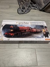 Hornby Harry Potter Hogwarts Express HO Electric Analog Starter Set 3 Cars Track