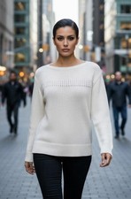 ELIE TAHARI Women  s Crew Neck Ribbed Texture Pullover Sweater in White-Medium