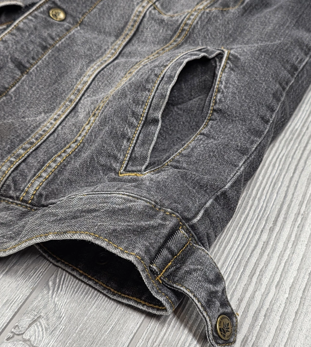 Chubbies Men's Fade Gray Denim Sherpa Black Lined Trucker Jacket Pockets Size M - product detail image 6