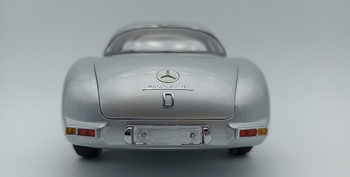 CMC M-076 1/18 Mercedes-Benz 300 SLR Coupe 1955 Silver / Red CMC M-076 1/18 Mercedes-Benz 300 SLR Coupe 1955 Silver / Red
