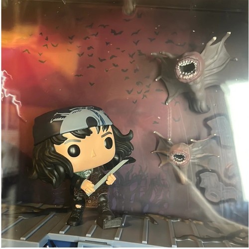 Stranger Things Phase Three Dustin, Eddie & Demobats Deluxe Pop! Funko moment - Foto 6 di 7