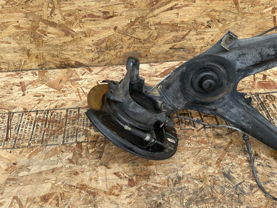 85-03 BMW E30 M3 325iX Brazo de control inferior trasero derecho Cojinete de rueda OEM Foto 2 de 4