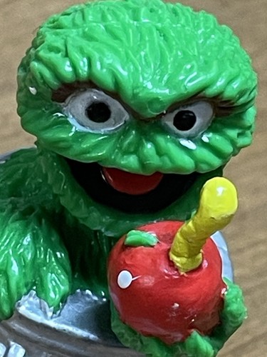 Applause Sesame Street Oscar The Grouch PVC Figure Muppets 2.5” Teacher Apple - Bild 2 von 5