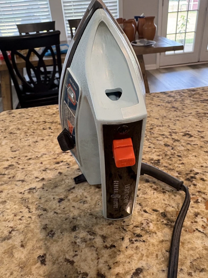 De colección GE General Electric Light N Fácil Vapor y Plancha Seca Polvo Azul, Funciona Foto 4 de 4