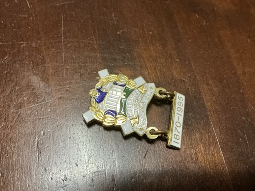 HILLSIDE BOWLING PIN BADGE COLLECTABLE 1870-1995