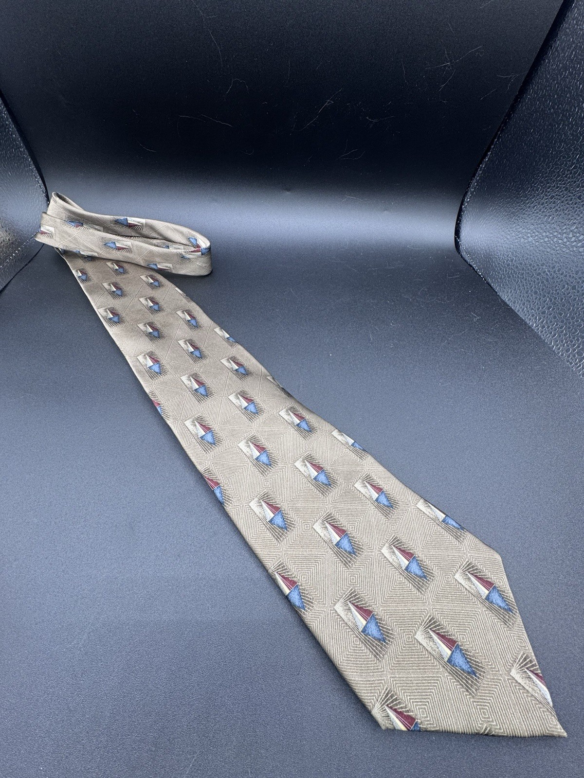 Vintage Bill Blass Black Label 100% Silk Geometric Abstract Arrow Tie Made USA