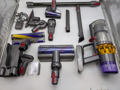 DYSON V15 DETECT EXTRA CORDLESS VACUUM 10 ACCESSORIES - - Scratch & Dent