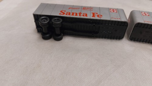 Job Lot HO Gauge Walthers Track Cleaning Box Cars CSXT and Semi Trailer ATSF - Picture 9 of 12