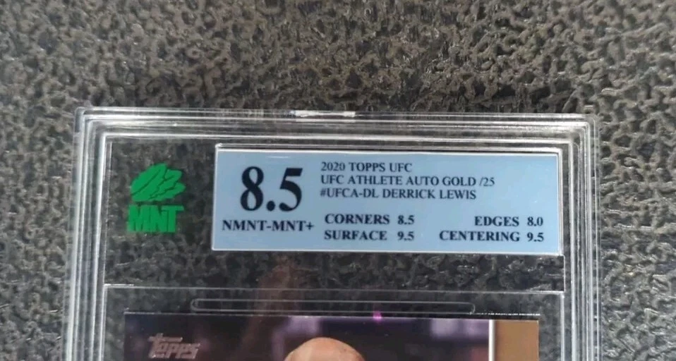 2020 Topps UFC Autographs Gold #UFCADL Derrick Lewis 05/25 MNT 8.5 - Image 3 of 3