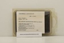 FIGURINE FORMULE 1 MECANICIEN CHANGEUR DE ROUE CROMBEZ DIF. 1/24 NEUF EN BOITE