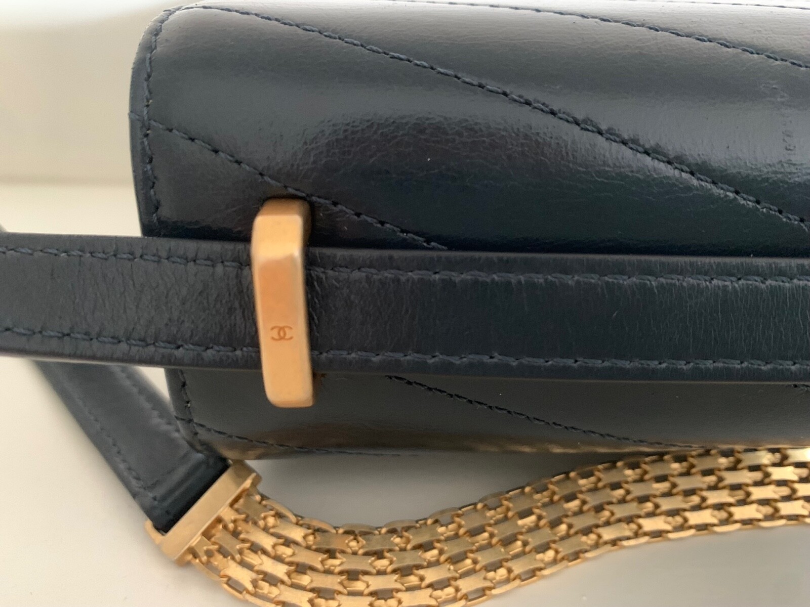 Chanel handbag shoulder cross body bag navy blue leather chevron gold hardware image 3