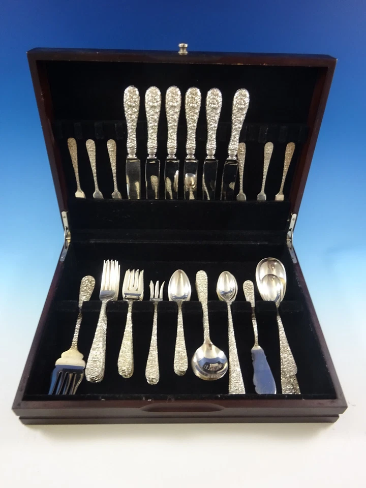 Juego de cubiertos Rose by Stieff Repousse de plata de ley servicio 52 piezas Foto 2 de 4