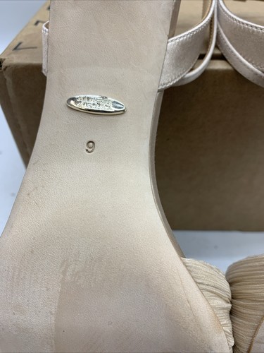 Badgley Mischka Women's Nimah Kitten Heel Sandal Heeled Nude Size 9 Open Toe - Picture 9 of 10