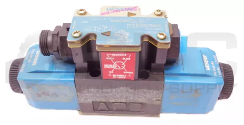 NEW VICKERS 02-138591 DG4V-3-7C-M-FPA5WL-B6-60 VALVE w/2 508169 110/120V 50/60HZ
