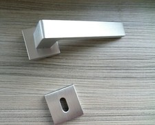 Maniglia Per Porte Quadrata Cromo Satinato Ghidini