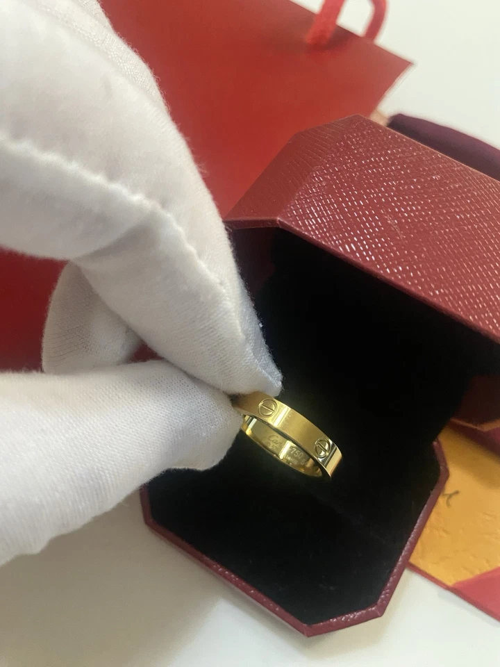 Anillo Love talla 6 chapado en oro 18k con caja y bolsa Foto 4 de 4