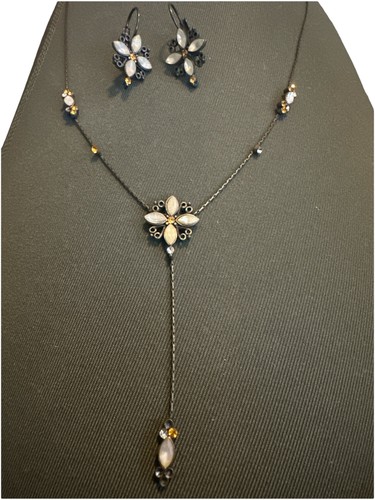 VTG Antiqued Brass Tone Mother Of Pearl Rhinestone Y Necklace Earrings Set 18”