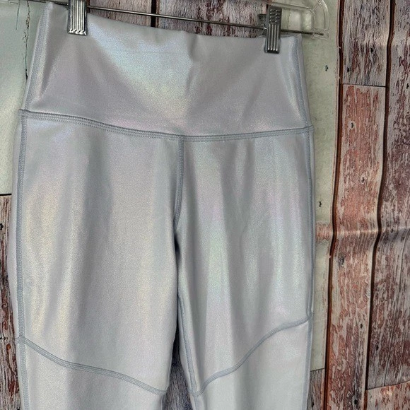 Fabletics XS Leggings Women's Blue Iridescent High Waist Cropped Capris Workout - Image 2 of 4