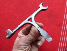 tournevis clef multiple en fer forgé outil ancien