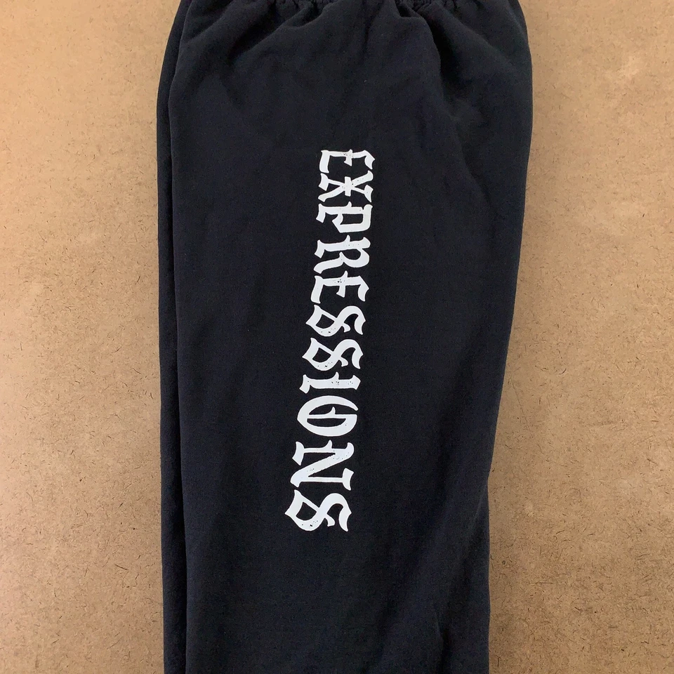 Pantalones deportivos clásicos Hanes para hombre talla grande negros con gráficos de expresiones de vellón Foto 3 de 4