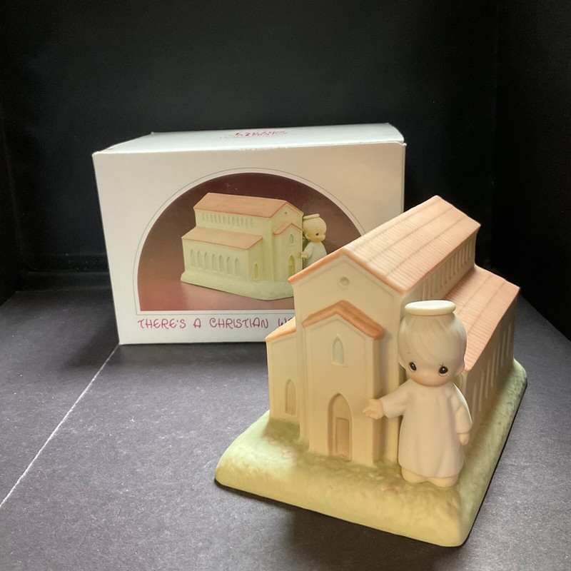 Pre-Owned Precious Moments "There's A Christian Welcome Here" Figurine #11897