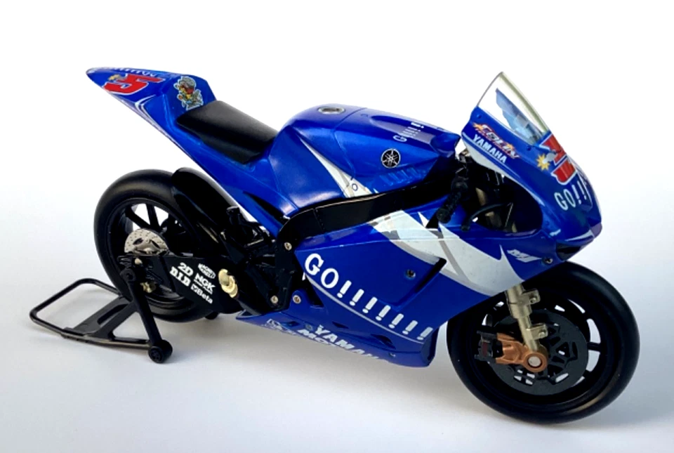 NEW-RAY 1/12 BLUE YAMAHA MOTUL COLIN #5 GO!!!!!!! GP RACE MOTORCYCLE JUST NO BOX - Image 3 of 4