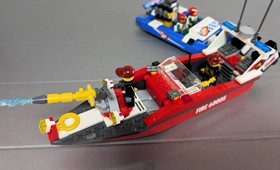 LEGO 60005 City Fire Boat with Minifigs Firefighter Set