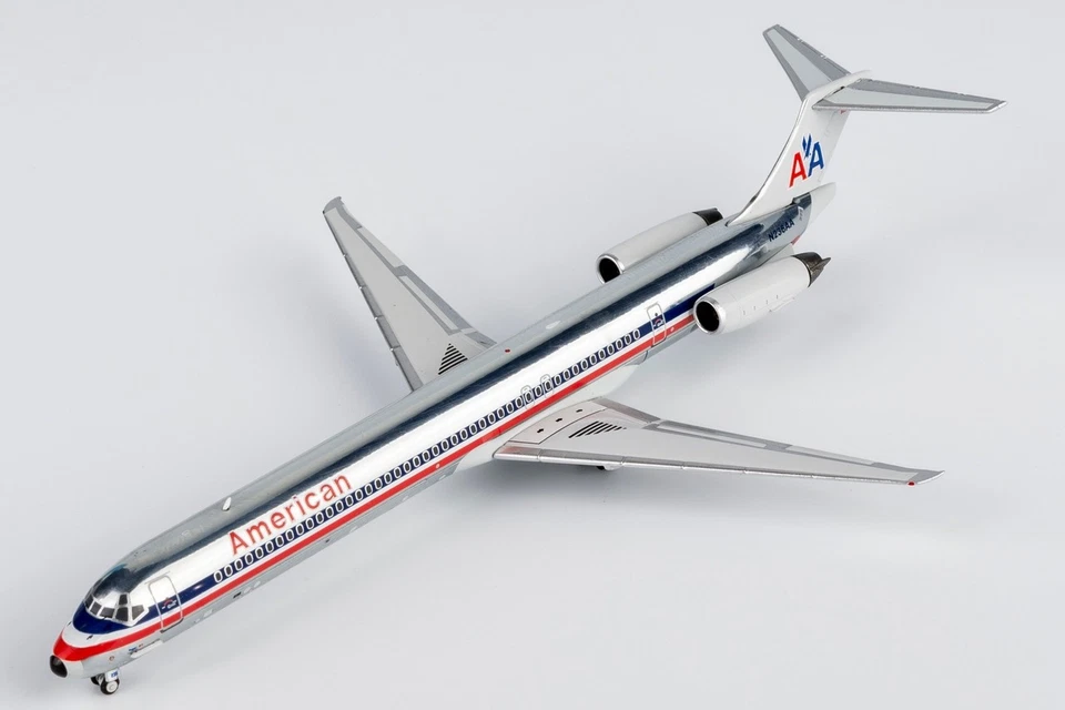 NG / AMERICAN AIRLINES (CONO NASAL NEGRO) / MD-82 / N236AA / 1:400 / 83008 Foto 3 de 3