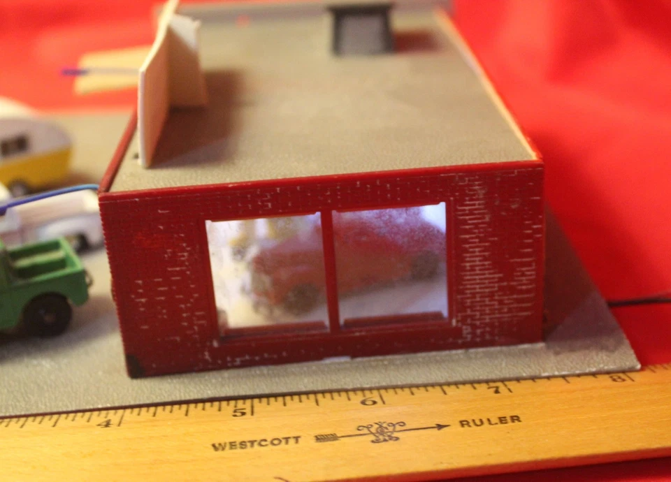 Дилер автомобилей, грузовиков, хотродов и мотоциклов - супердетализированный вход и выход - масштаб HO - Изображение 4 из 4