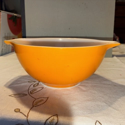 Vintage PYREX  Cinderella Mixing Bowl 442 1 1/2 Qt. USA