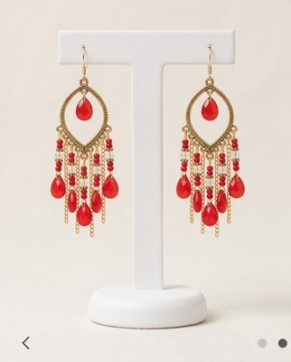 **Elegante Ohrhänger in Rot und Gold**