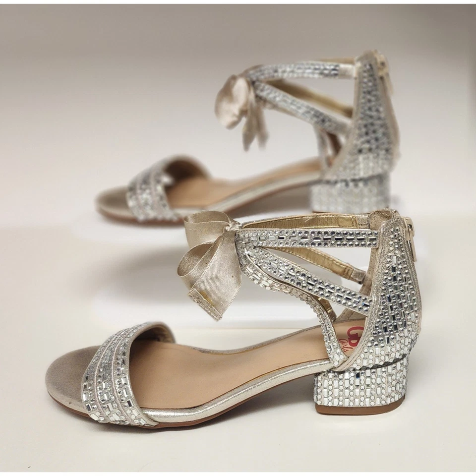 Zapatos de tacón Gianni Bini-GB para niña plateados con tachuelas y cremallera trasera D'Orsay talla 2M Foto 3 de 4