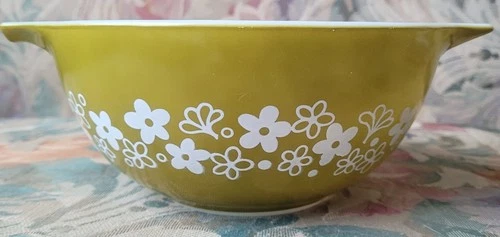 Vintage Pyrex Spring Blossom Crazy Daisy 444 Cinderella Mixing Bowl 4 QT Green