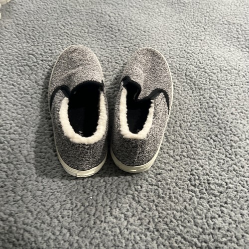 WOMENS SIZE 7 BOUCLE SLIP ON ASH GREY SNEAKER. OLD NAVY. LIGHTLY WORN. - Picture 3 of 5