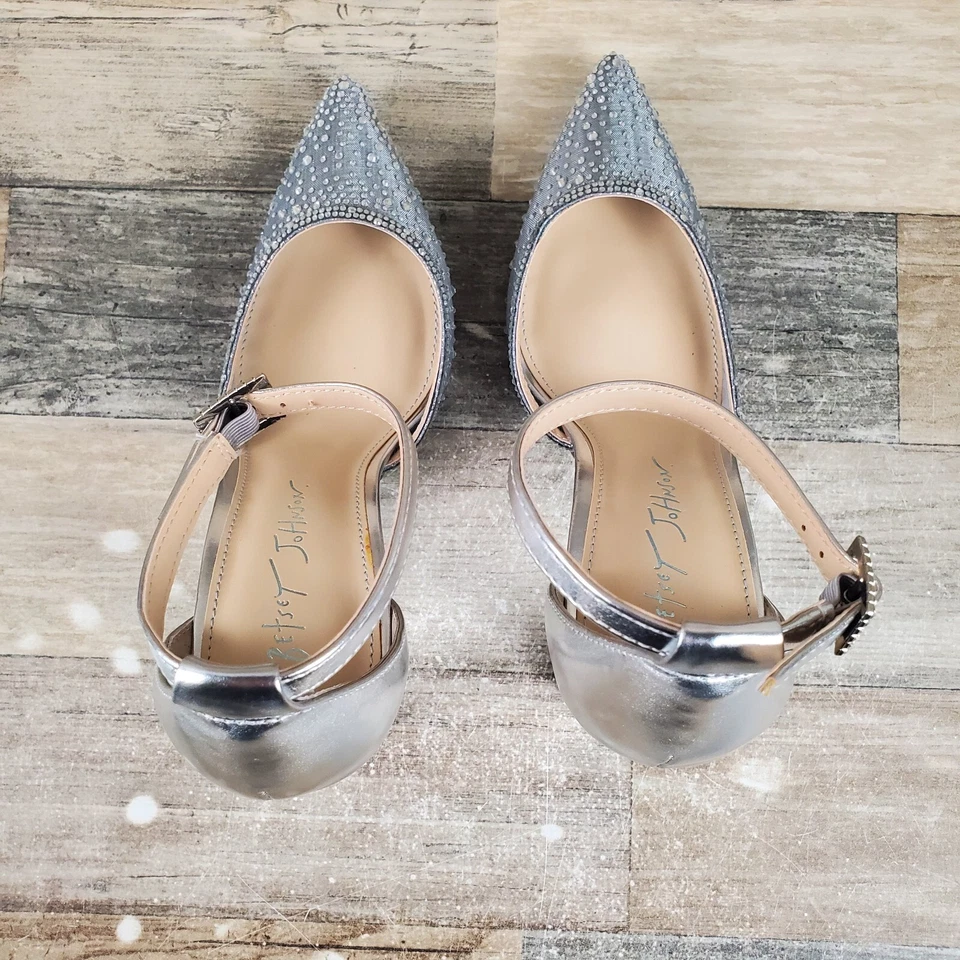 Zapatos de salón Betsey Johnson Viola para mujer talla 7,5 M plateados estrás punta tacón Foto 4 de 4