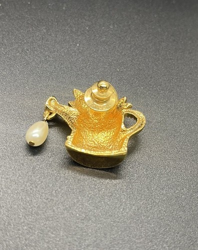 Vintage Gold Tone Watering Can w/Enamel Flowers & Faux Pearl Drop Lapel Pin - Picture 3 of 5