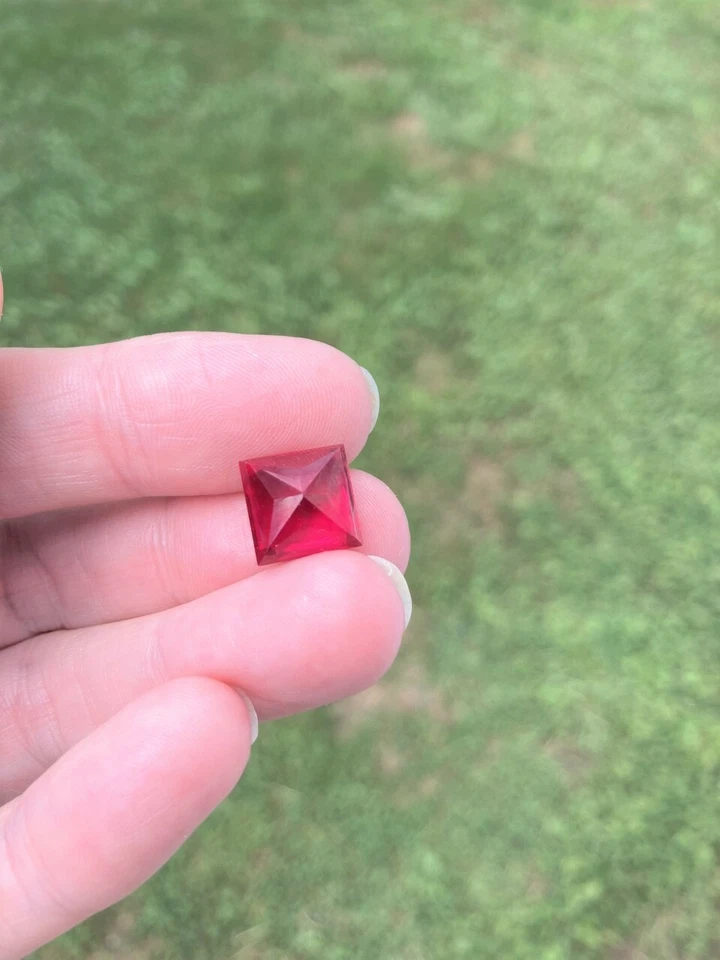 New Natural certified RED Mozambique Ruby TCW 9.72 Princess cut Gemstone - Image 3 of 4