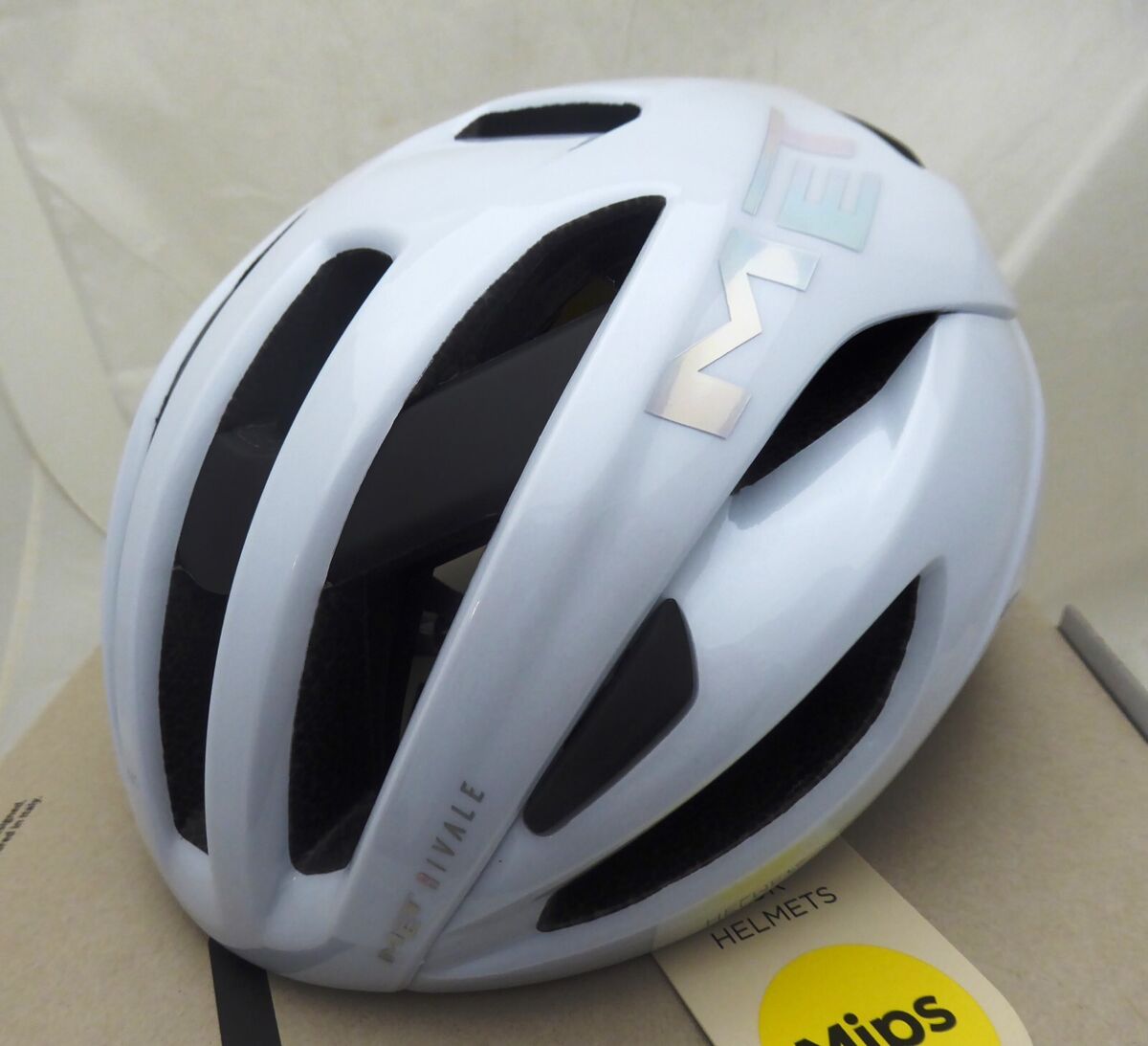 MET Rivale MIPS Helmet - White Holographic, Glossy, Medium MET Rivale MIPS Helmet - White Holographic, Glossy, Medium
