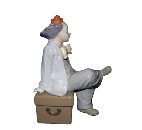 Nadal Clown Circus Figurine Porcelain Sitting on Trunk 2693 Vintage Lovely - Picture 10 of 11