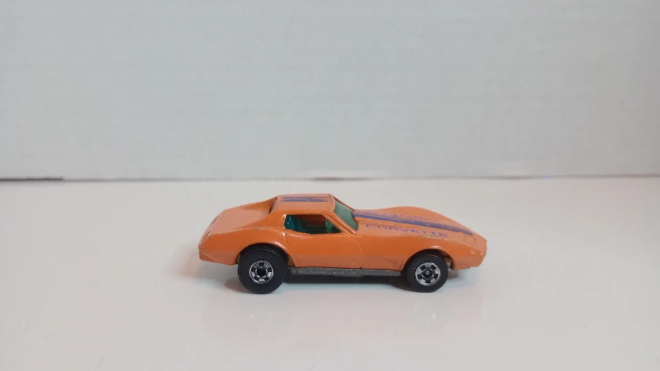 Chevy Corvette Sting Ray 1975 Hot Wheels escala 1:64 naranja coche correo Foto 4 de 4
