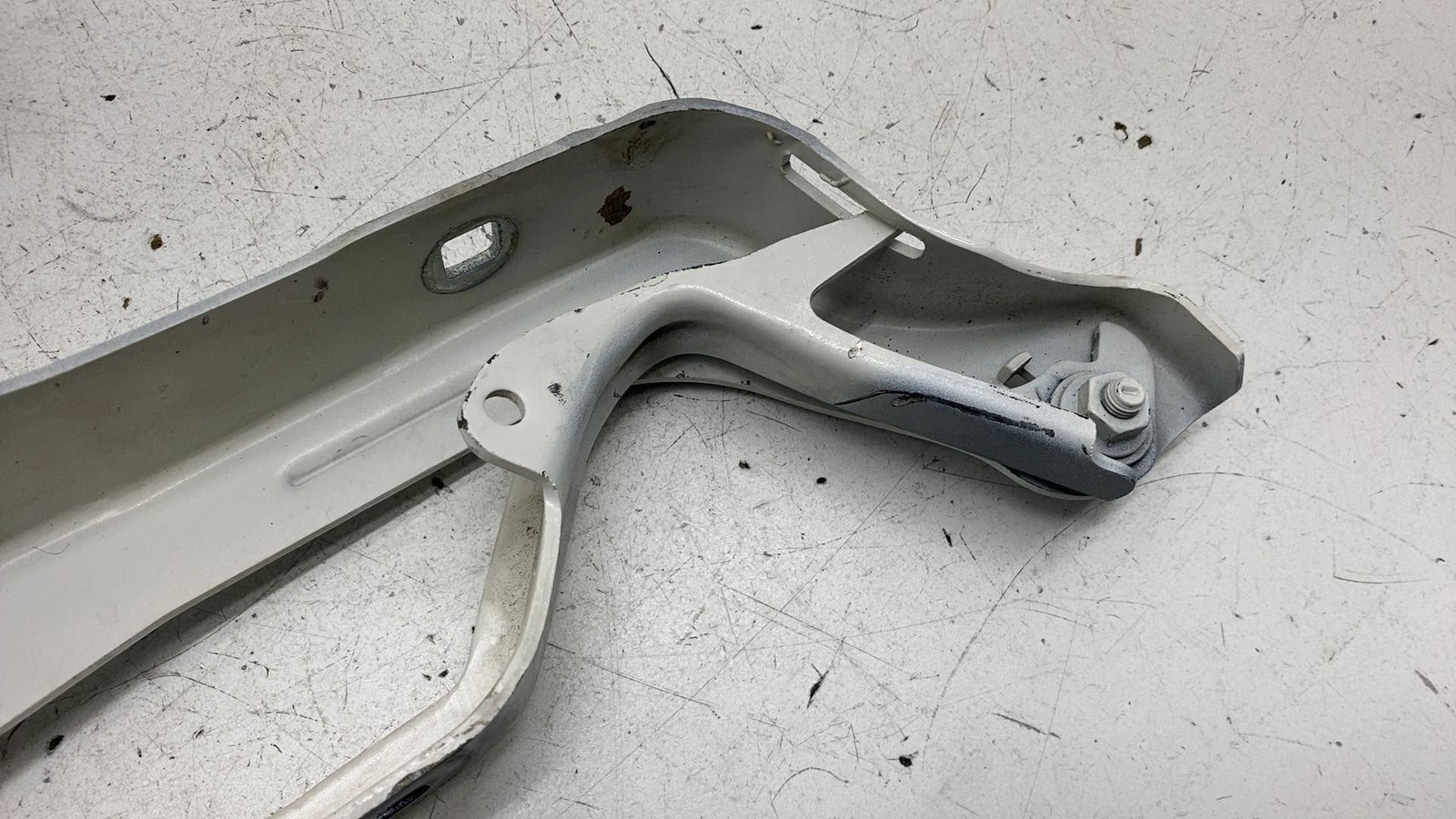 Maserati Ghibli 2014-2021 FRONT+LEFT Hood hinge
