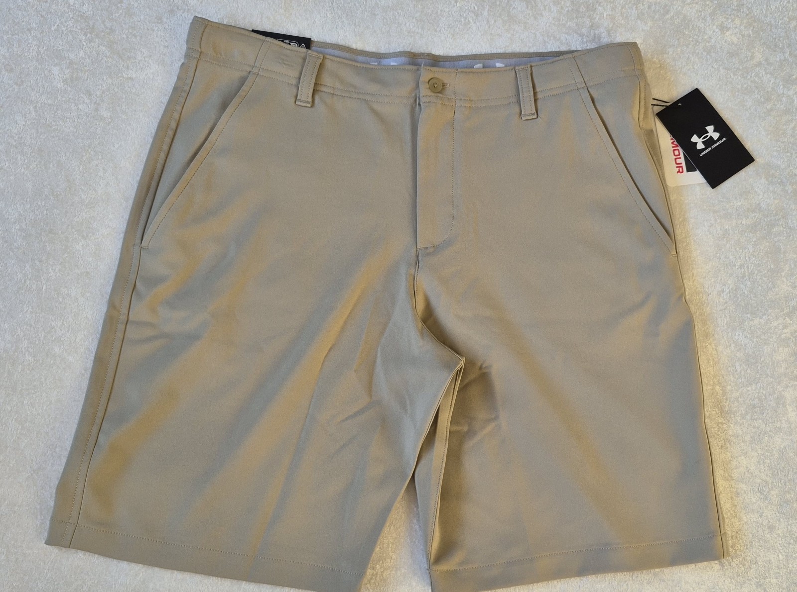 Under Armour Boys Beige Golf Chino Shorts Lightweight Polyester Regular Fit YXL