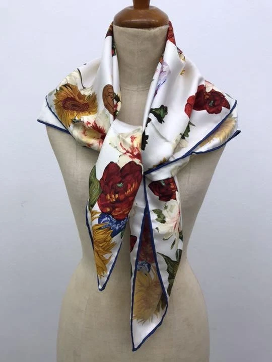 Foulard blanc à fleurs GUCCI 90