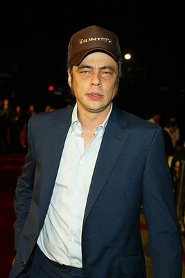 Benicio Del Toro at premiere Hunted Village Theater March 11 in L- 2003 Photo