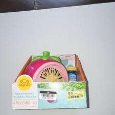 Sun Squad Strawberry Bubble Maker w/ 4 fl oz 118.2 mL Bubble Solution