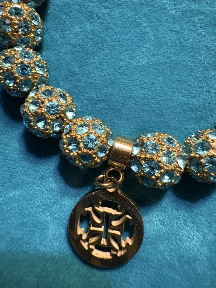 Brazalete rústico facetado: oro con juegos de verde azulado. Bolsa de terciopelo incluida: Kennedy Foto 3 de 4