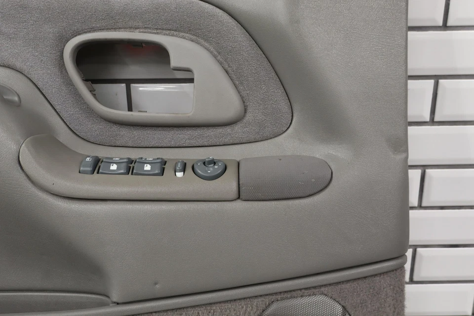 95-98 Chevy Truck SUV GMT400 Left LH Front Door Panel Gray 13D - Image 3 of 4