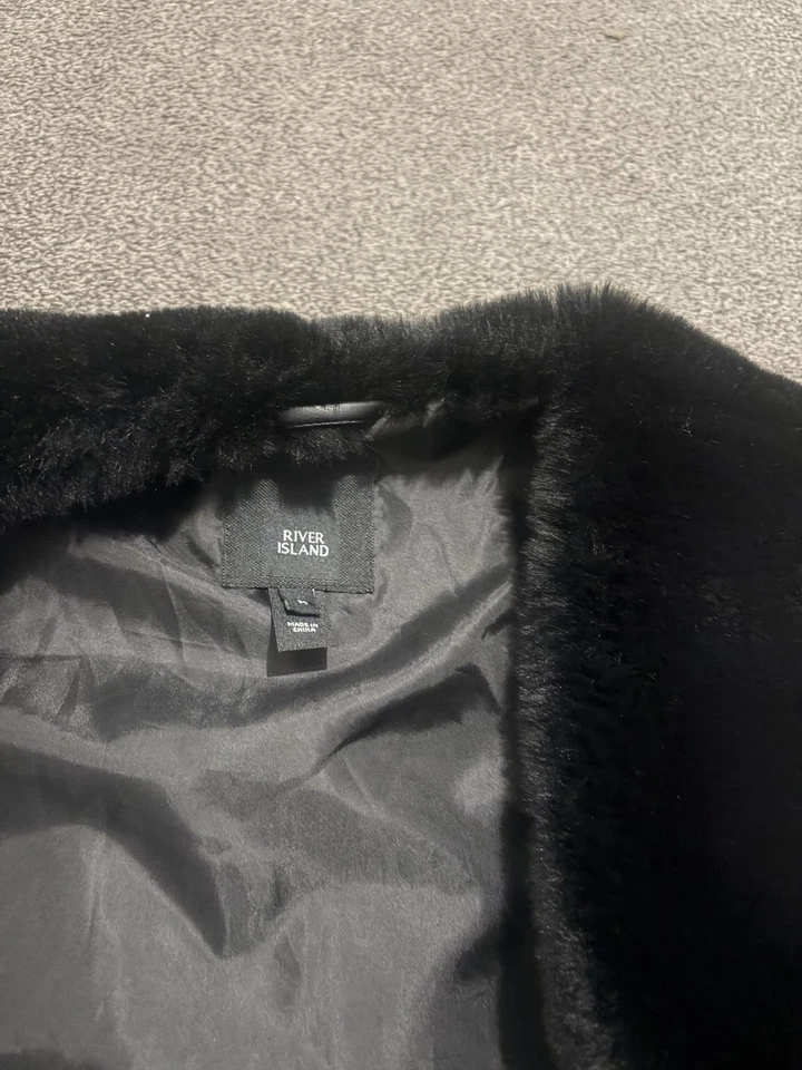 Woman’s Fur Gillet Waistcoat Sleeveless Vest - Image 3 of 3