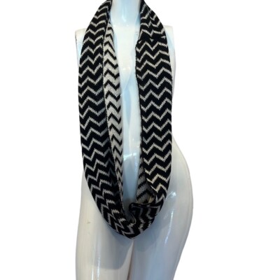 Big Buddha Chevron Print Circle Loop Wrap Infinity Scarf Knit Black & White Soft