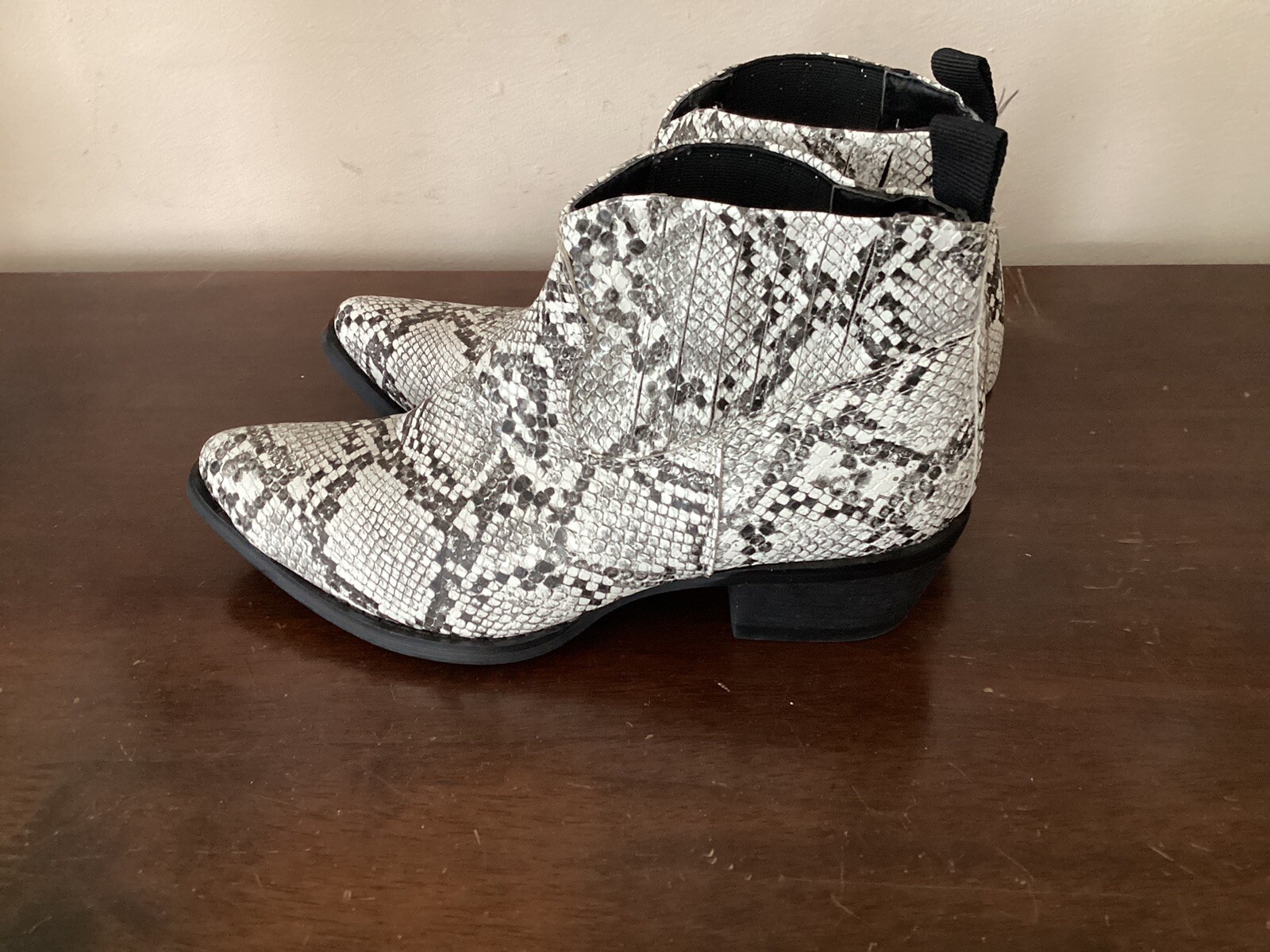 Day Vine Size 4 Snake Skin Effect Ankle Cowboy Boots eBay